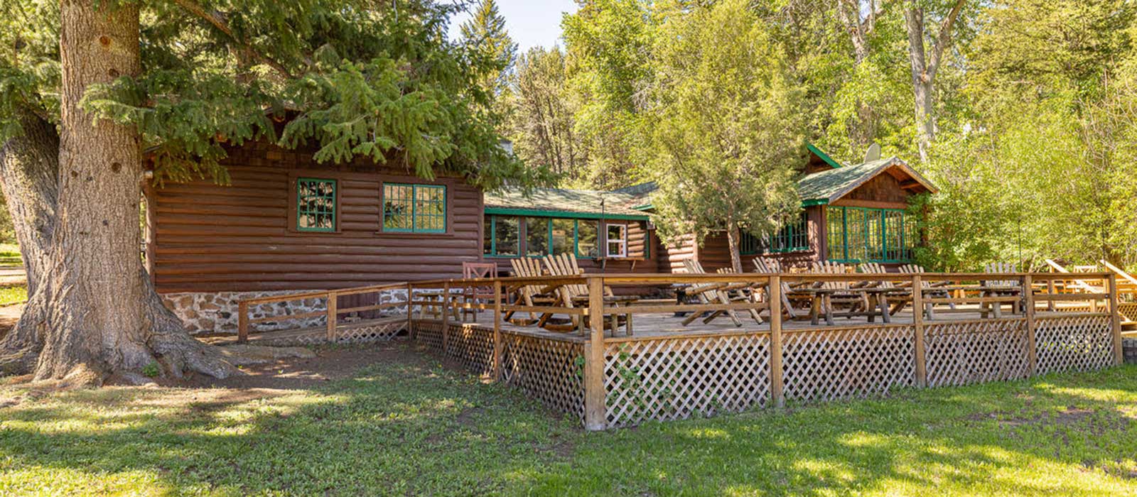 UXU Lodge - Just 17 miles from East Gate of Yellowstone National Park